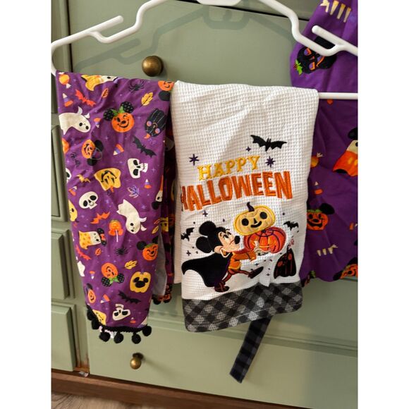 Disney Store Apron Kitchen Towels Bundle NEW Halloween Mickey Mouse - Picture 4 of 6